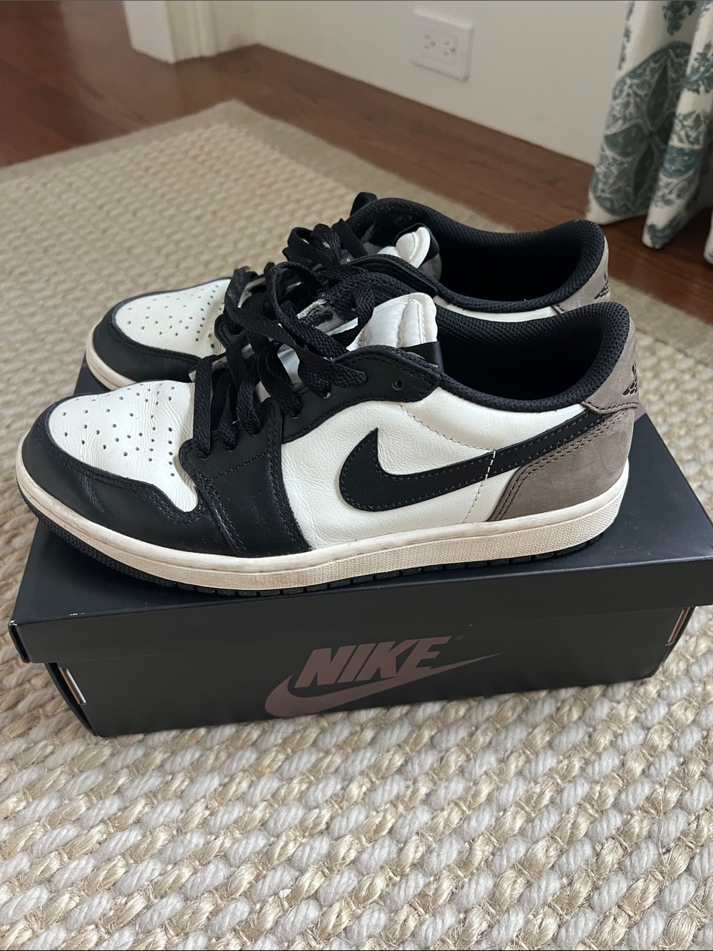Jordan 1 Retro Low OG Mocha (Sail/Black/Dark Mocha) size 7.5 Men’s
